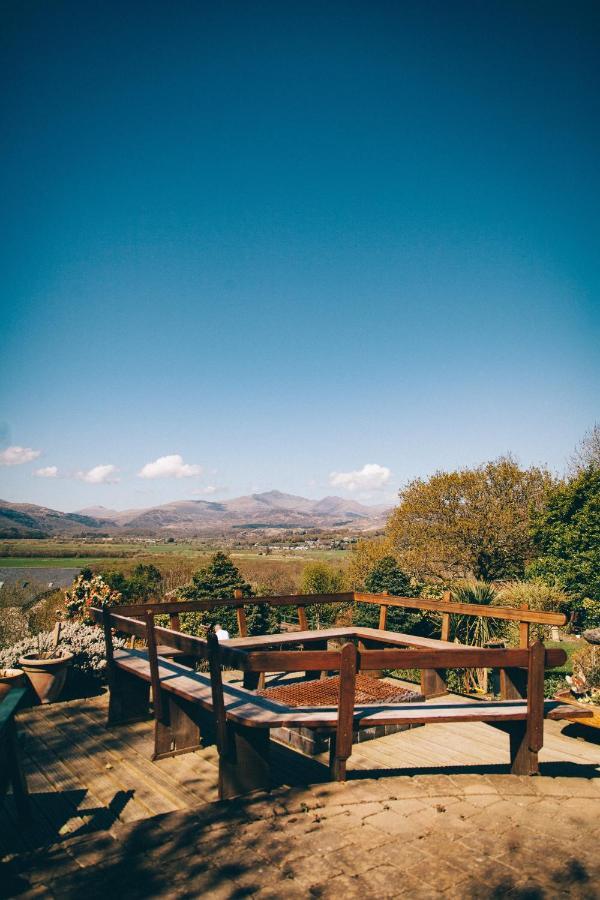 Ferlas Bed&Breakfast Penrhyndeudreath Exterior foto